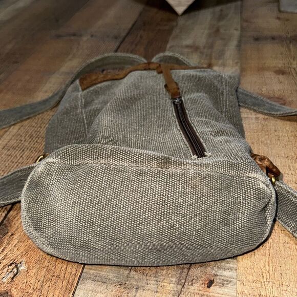 CarraigDonn Irish backpack Purse leather - Picture 6 of 15